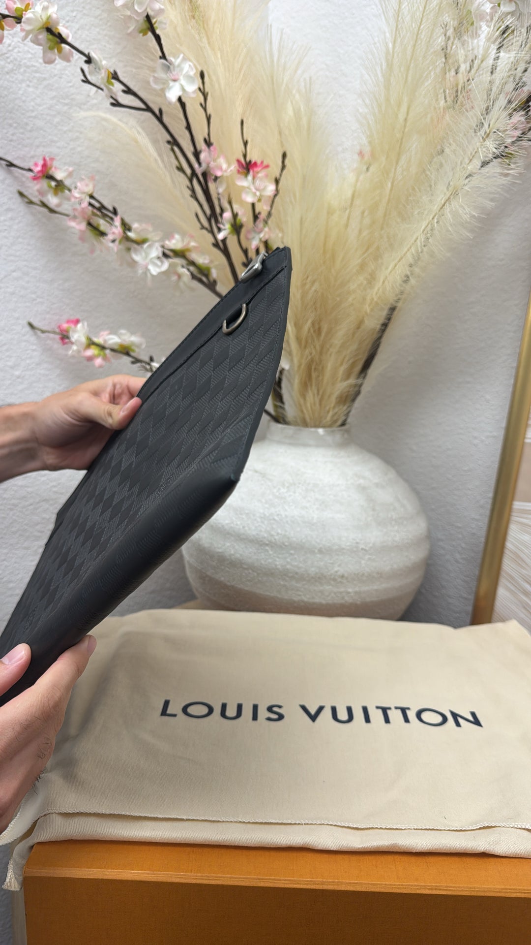 Louis Vuitton Damier Infini Discovery GM Pouch Bag Black w/Full Inclusion MM97